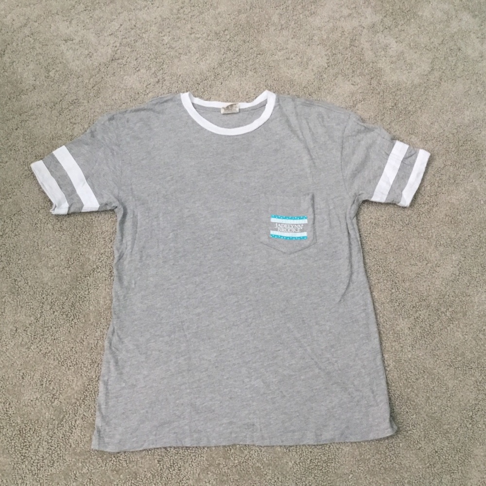 Jadelynn Brooke Grey Elephant Quote Pocket Tee Shirt Size Medium Southern Casual